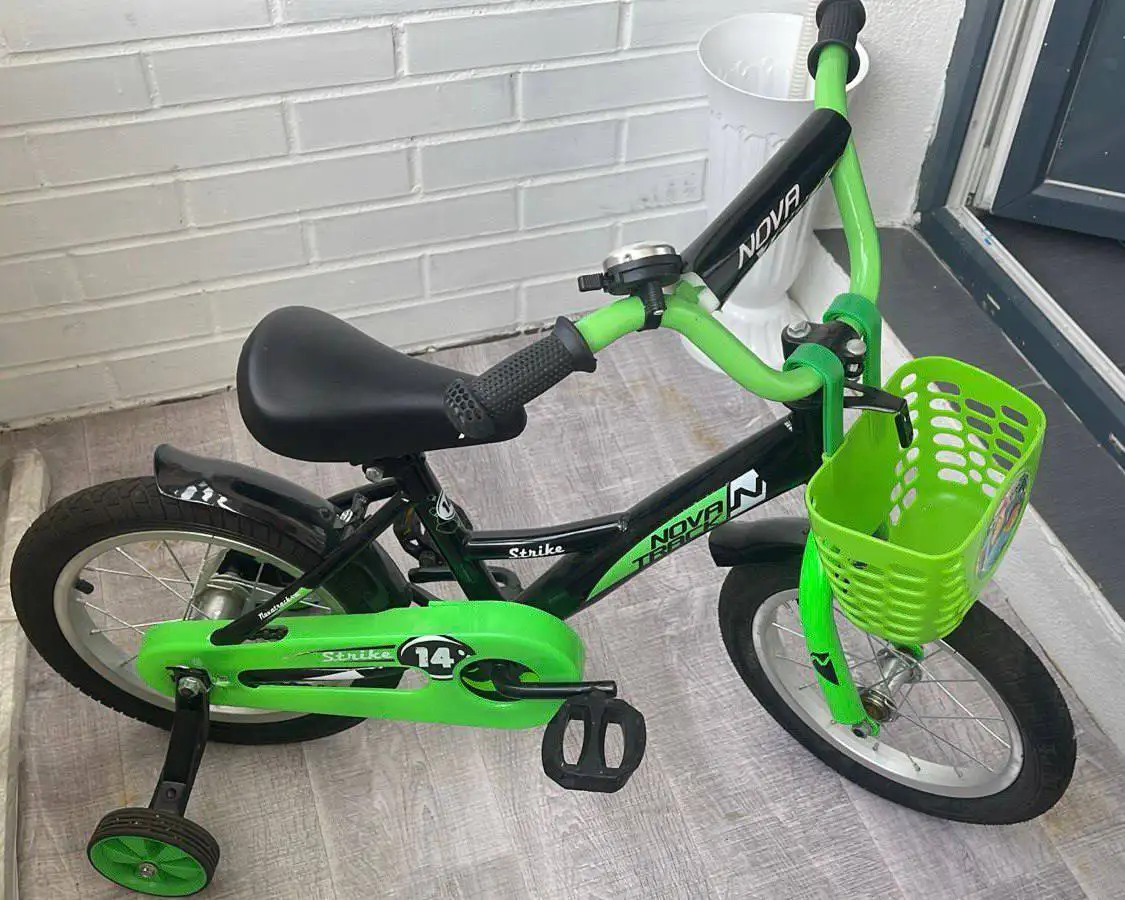 Продажа б/у товаров: машинка, велик, корзинки - Барахолка в Санкт-Петербург