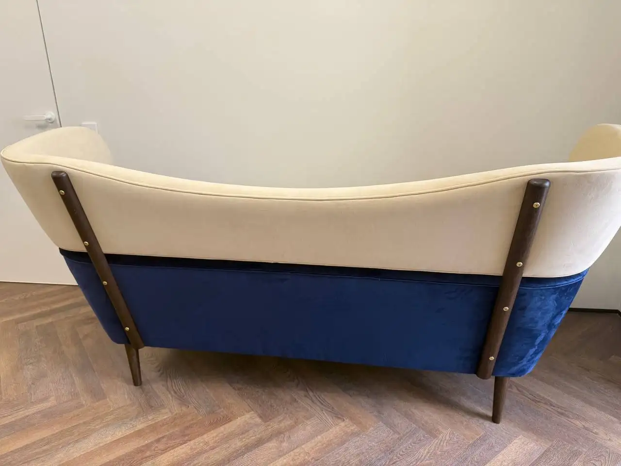 Продажа нового дивана с дубовым низом и итальянским велюром - Мебель (Для дома и дачи) в Санкт-Петербург