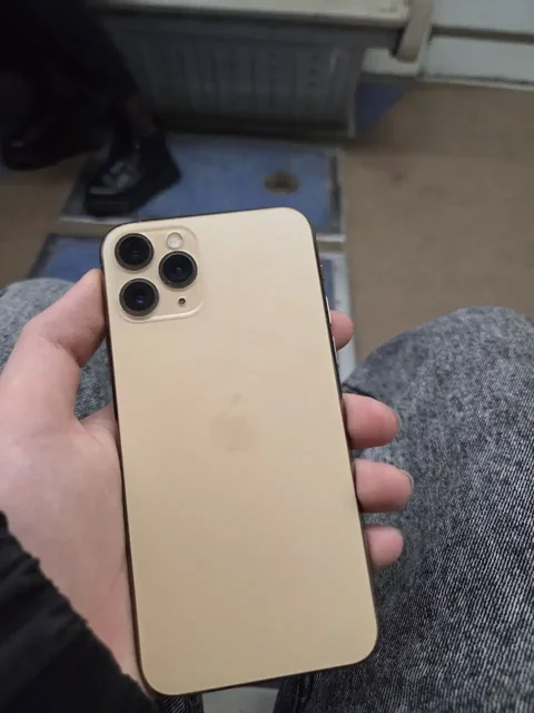 Продам iPhone 11 Pro 256GB с поддержкой SIM и eSIM - Виртуальная реальность в Санкт-Петербург