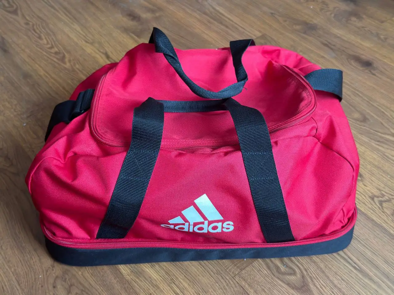 Оригинальная спортивная сумка Adidas - Спортивные товары (Барахолка) в Санкт-Петербург