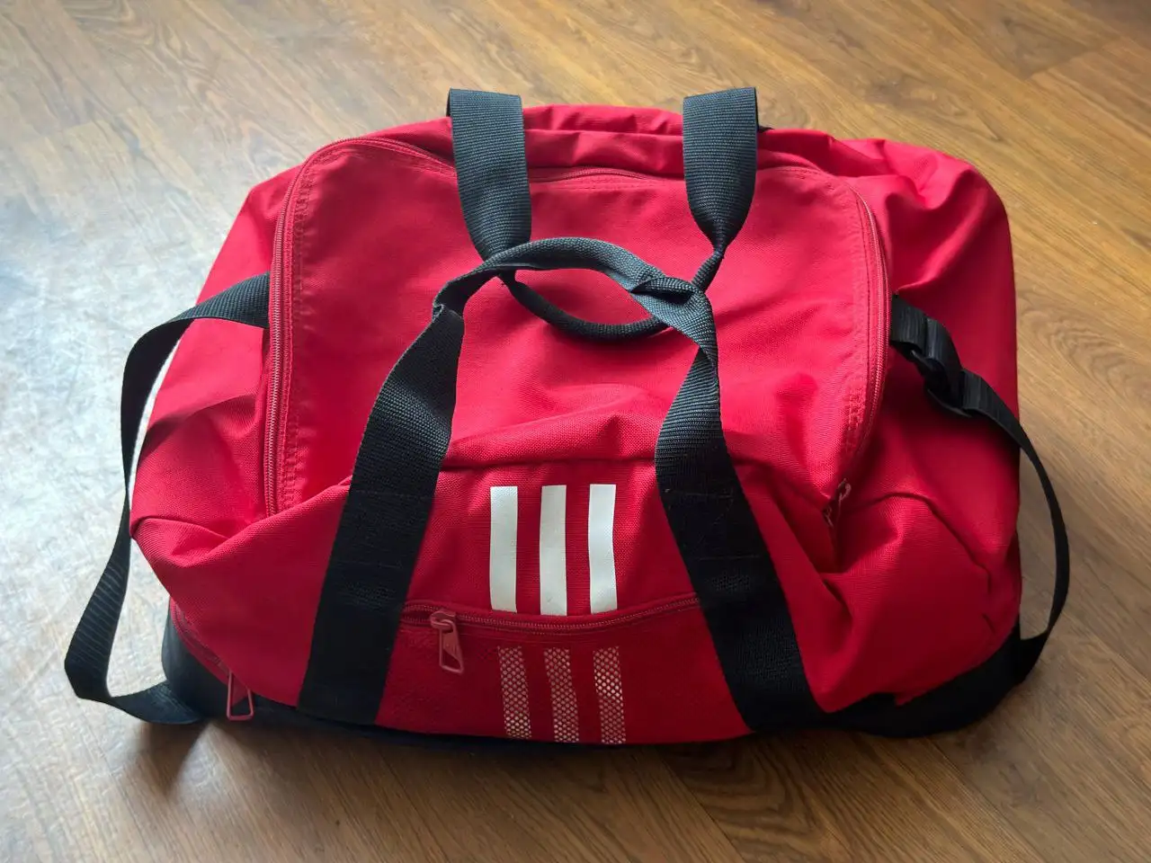 Оригинальная спортивная сумка Adidas - Спортивные товары (Барахолка) в Санкт-Петербург