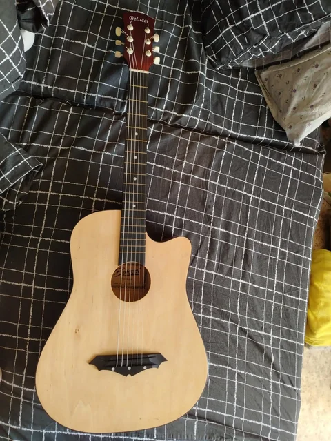 Продам гитару белуччи с новыми струнами - Автосимуляторы, игровые контроллеры в Санкт-Петербург