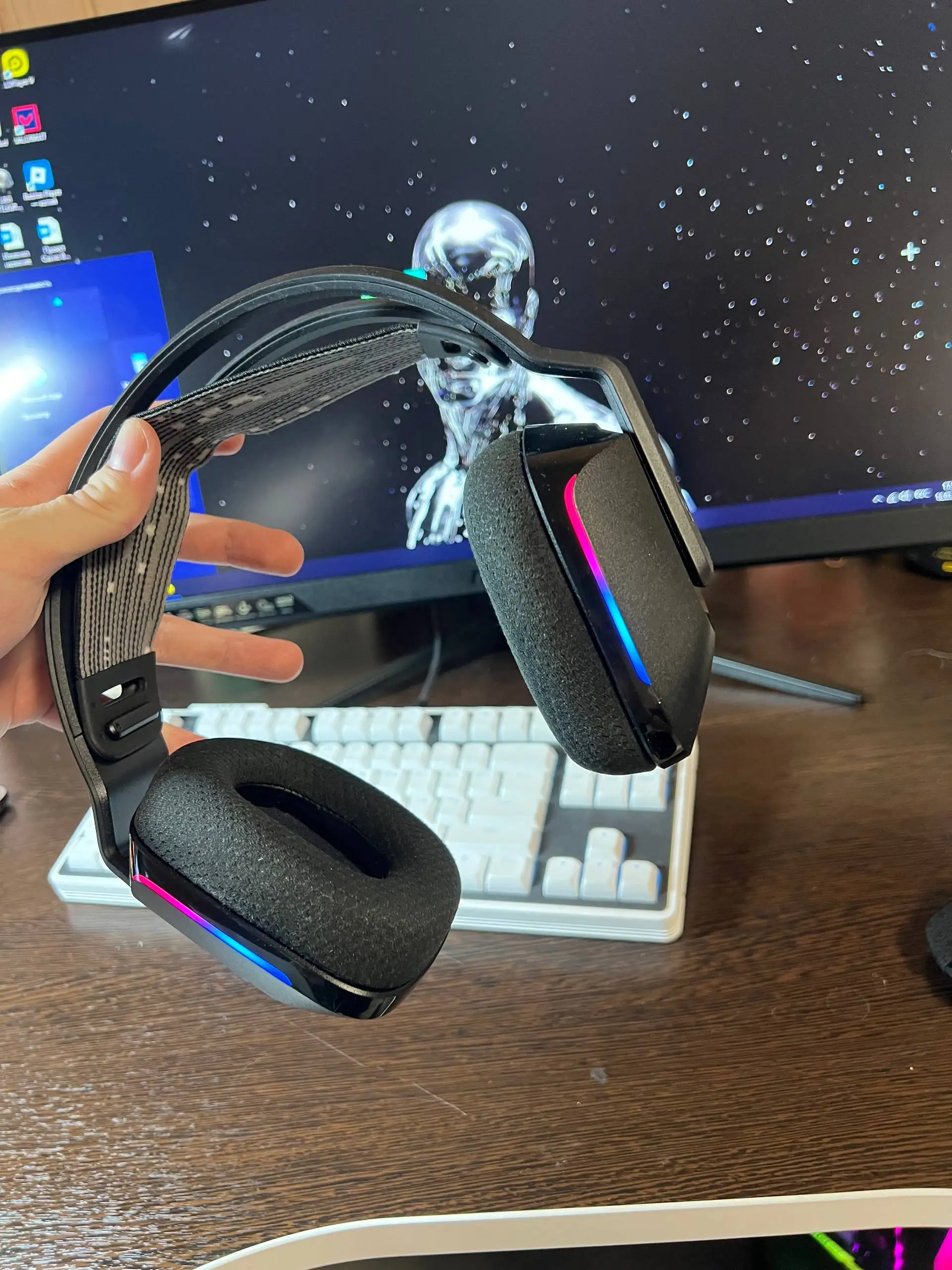 Продажа компьютерной техники: монитор MSI, мышь Lamzu, клавиатура Lunacy, наушники Logitech, микрофон Ardor, ПК на базе GTX 1660 Ti - Компьютерная техника (Электроника) в Санкт-Петербург