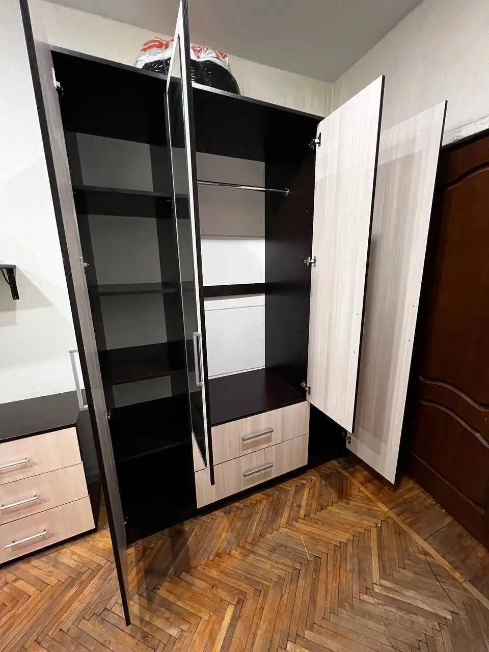 Шкаф в идеальном состоянии - Мебель (Барахолка) в Санкт-Петербург