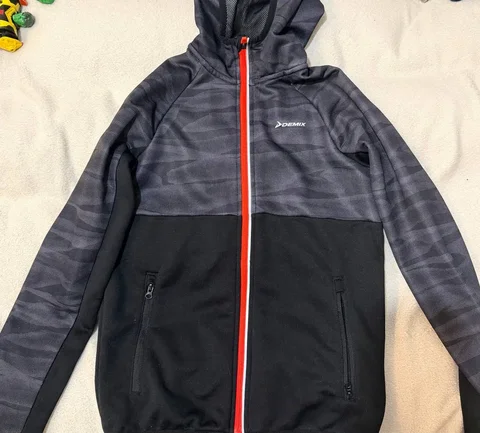 Детская кофта в идеальном состоянии - частное объявление в Санкт-Петербург