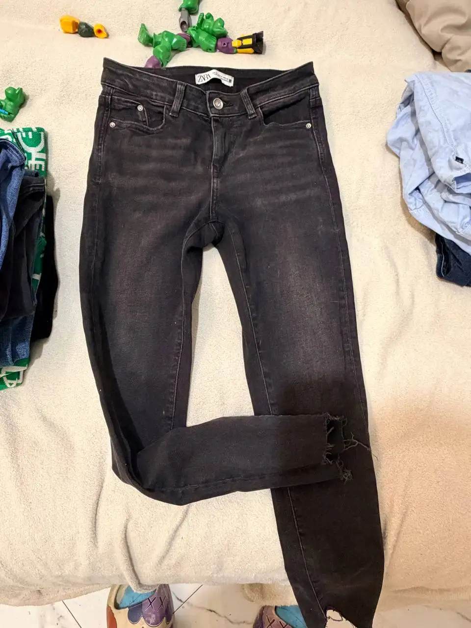 Джинсы дудочки Зара и Guess в идеальном состоянии - Джинсы (Одежда) в Санкт-Петербург