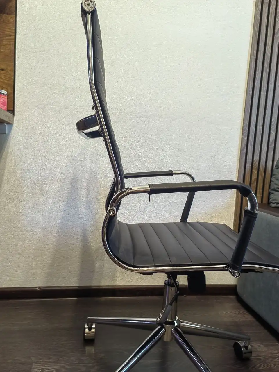 Новое компьютерное кресло с дефектом - Мебель для офиса (Барахолка) в Санкт-Петербург