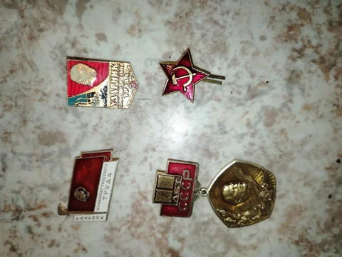Продажа советских значков - Коллекционирование в Санкт-Петербург