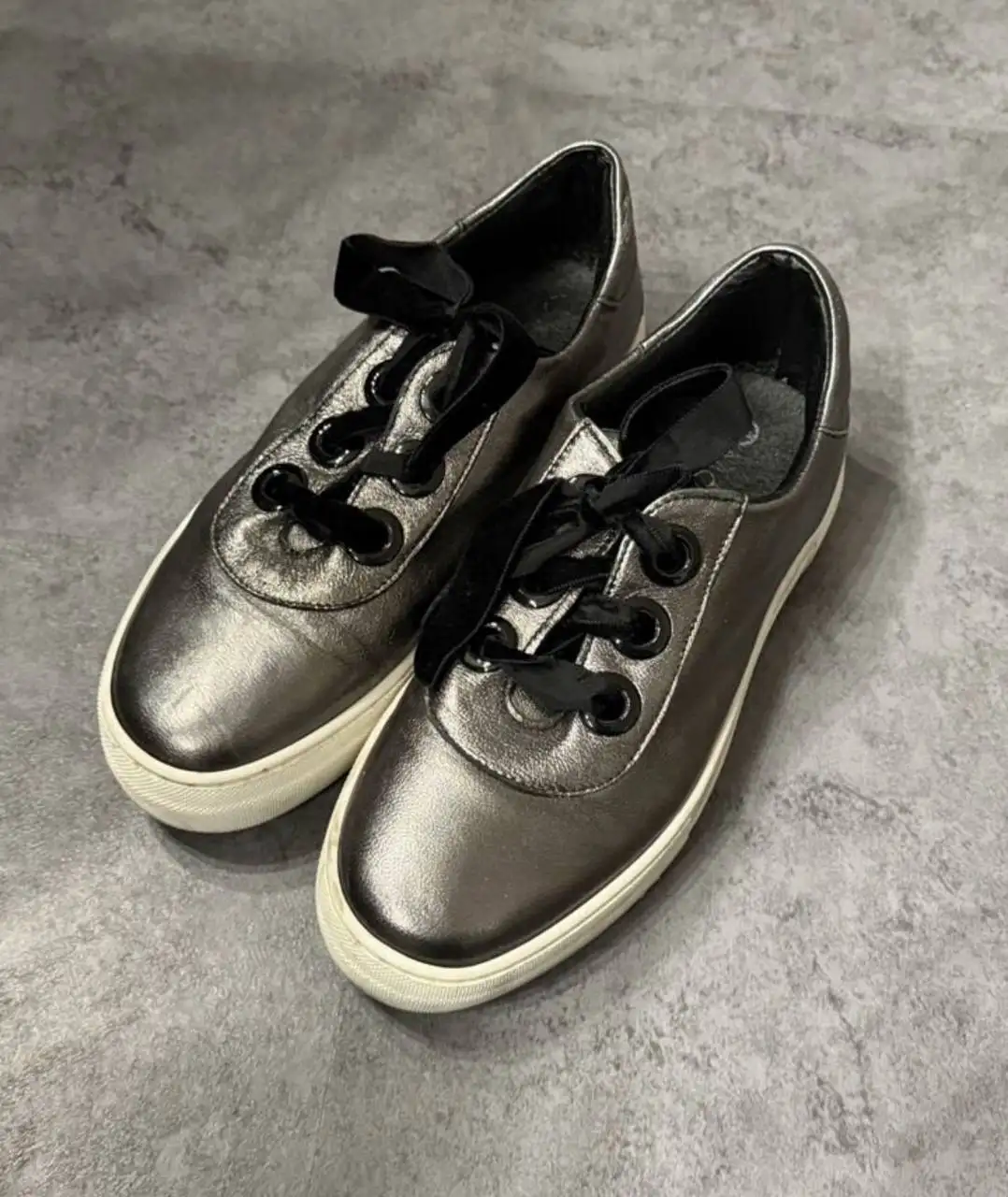 Продажа различных товаров: худи, кеды, переноска, лампа, раковины, фитюрница, гриль саламандра, шторка - Барахолка в Санкт-Петербург