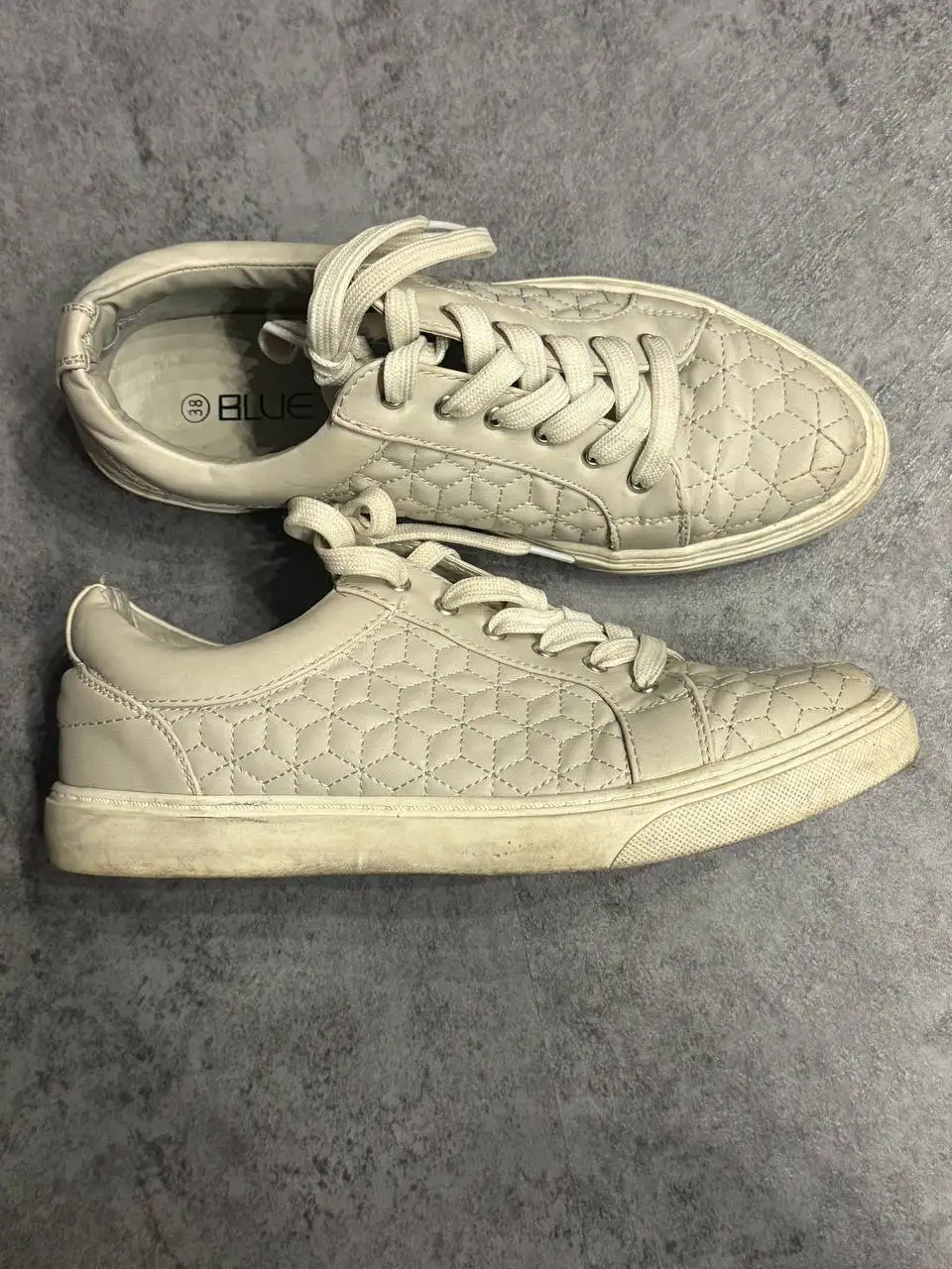 Продажа различных товаров: худи, кеды, переноска, лампа, раковины, фитюрница, гриль саламандра, шторка - Барахолка в Санкт-Петербург