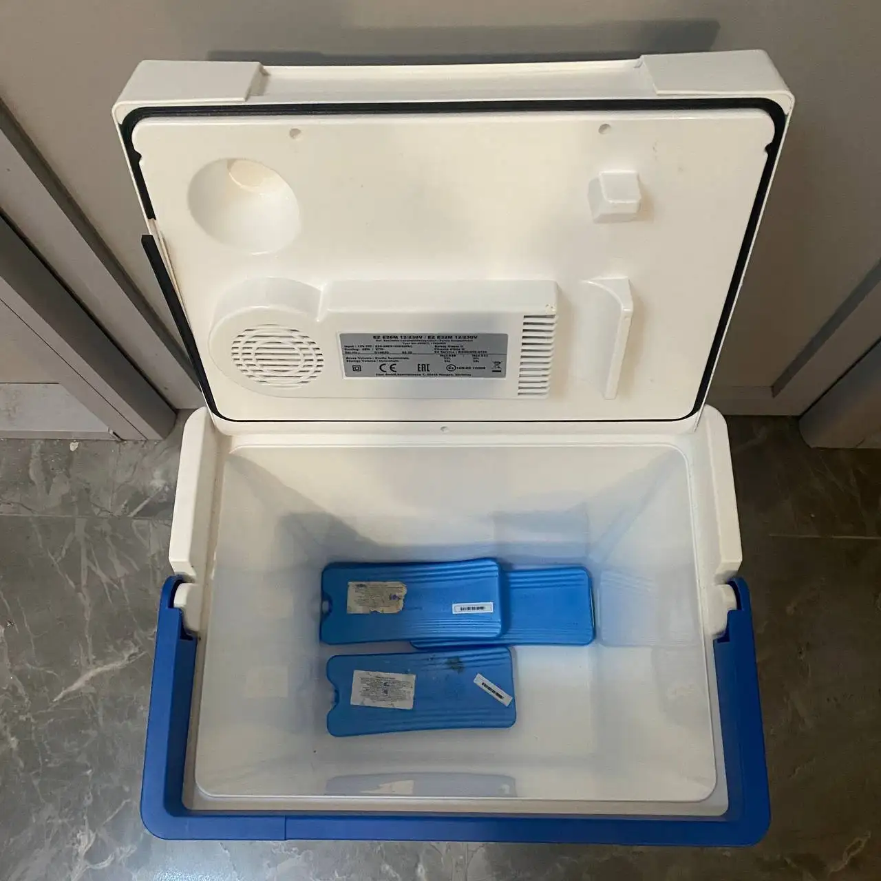 Автохолодильник EZ Coolers E32M 29л почти новый - Автохолодильники (Электроника) в Санкт-Петербург