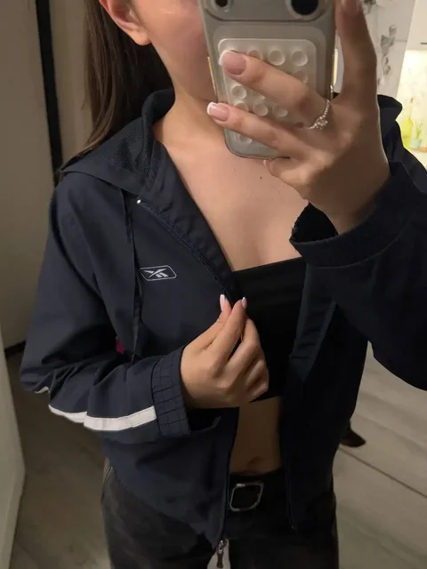 Ветровка Reebok новая - Джинсы/шорты в Санкт-Петербург