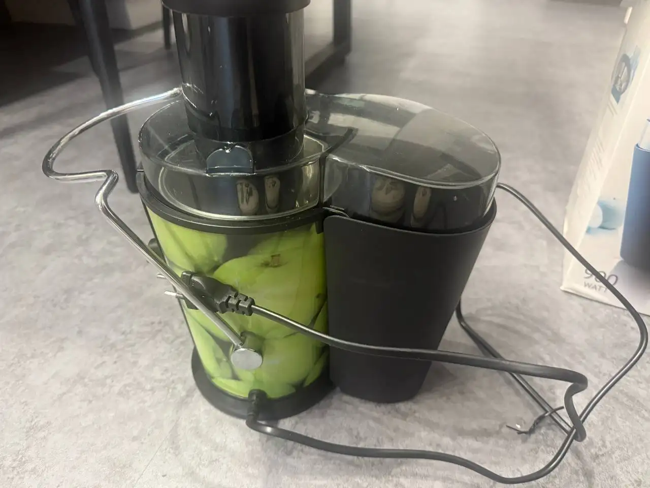 Продажа обуви, соковыжималки и одежды - Барахолка в Санкт-Петербург