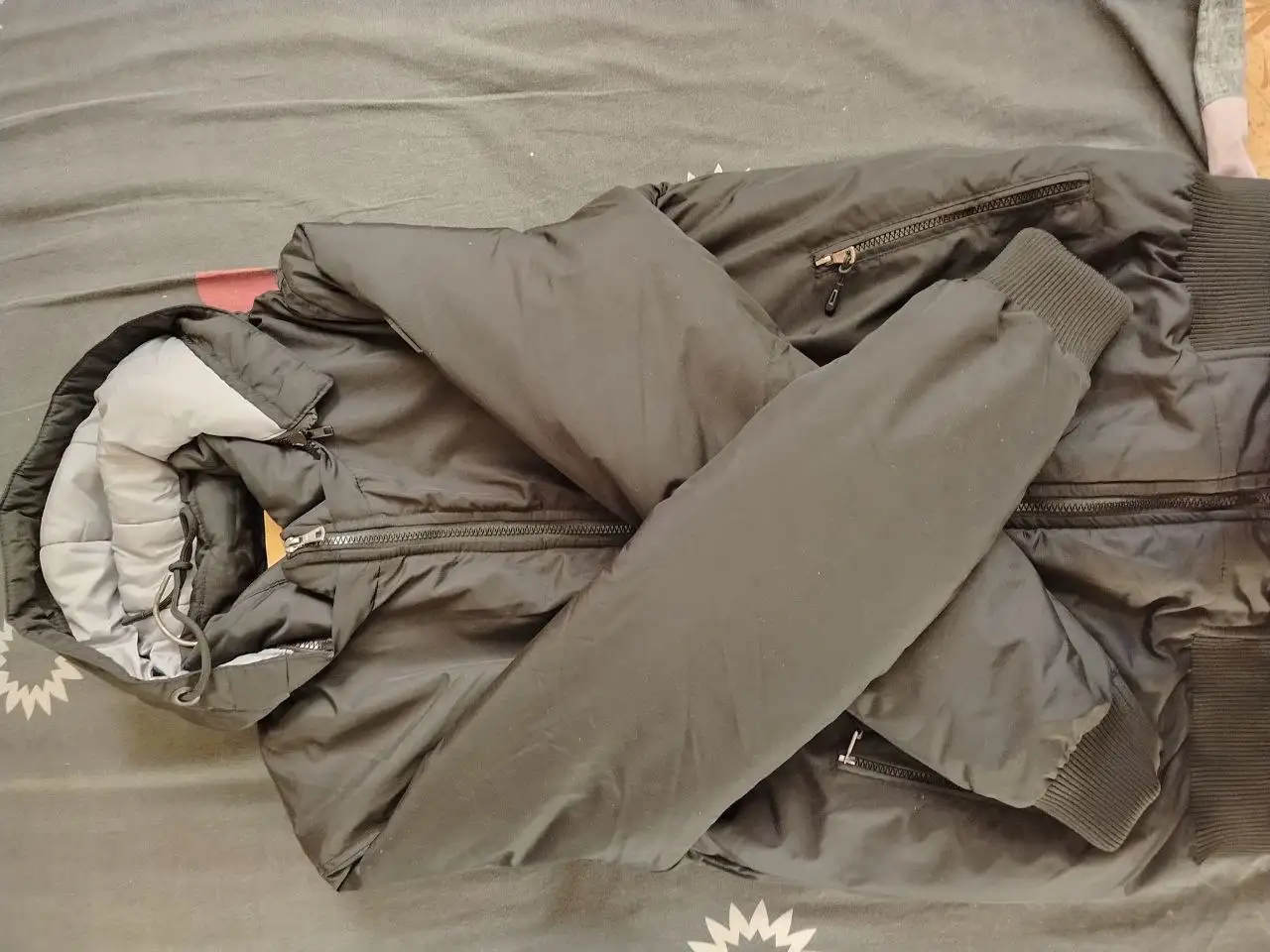 Продам новый бомбер - Верхняя одежда (Одежда) в Санкт-Петербург