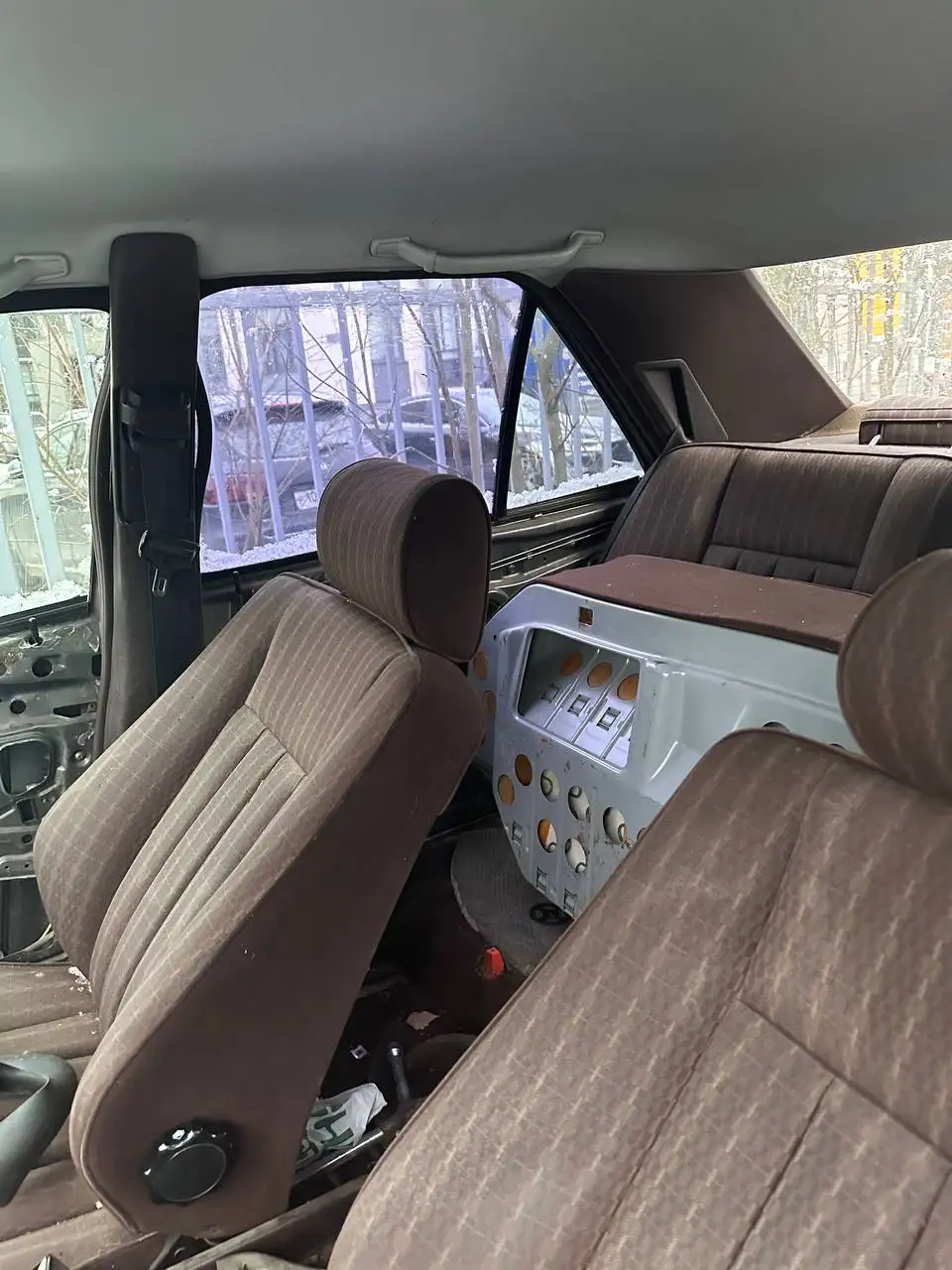 Запчасти для Mercedes-Benz W124 - Автомобильные запчасти (Запчасти) в Санкт-Петербург