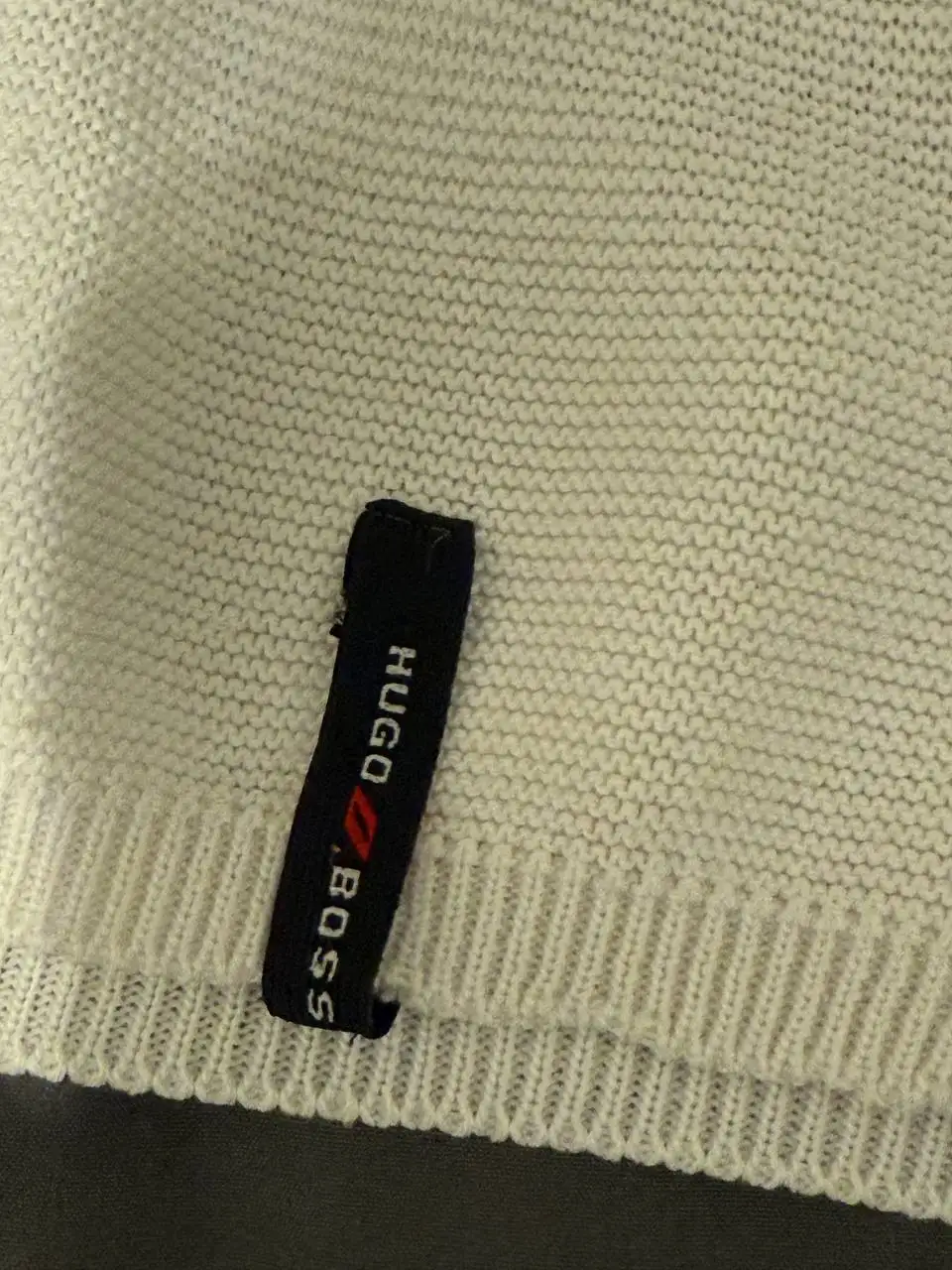 Мужской пуловер Hugo Boss белый размер M - Мужская одежда (Одежда) в Санкт-Петербург