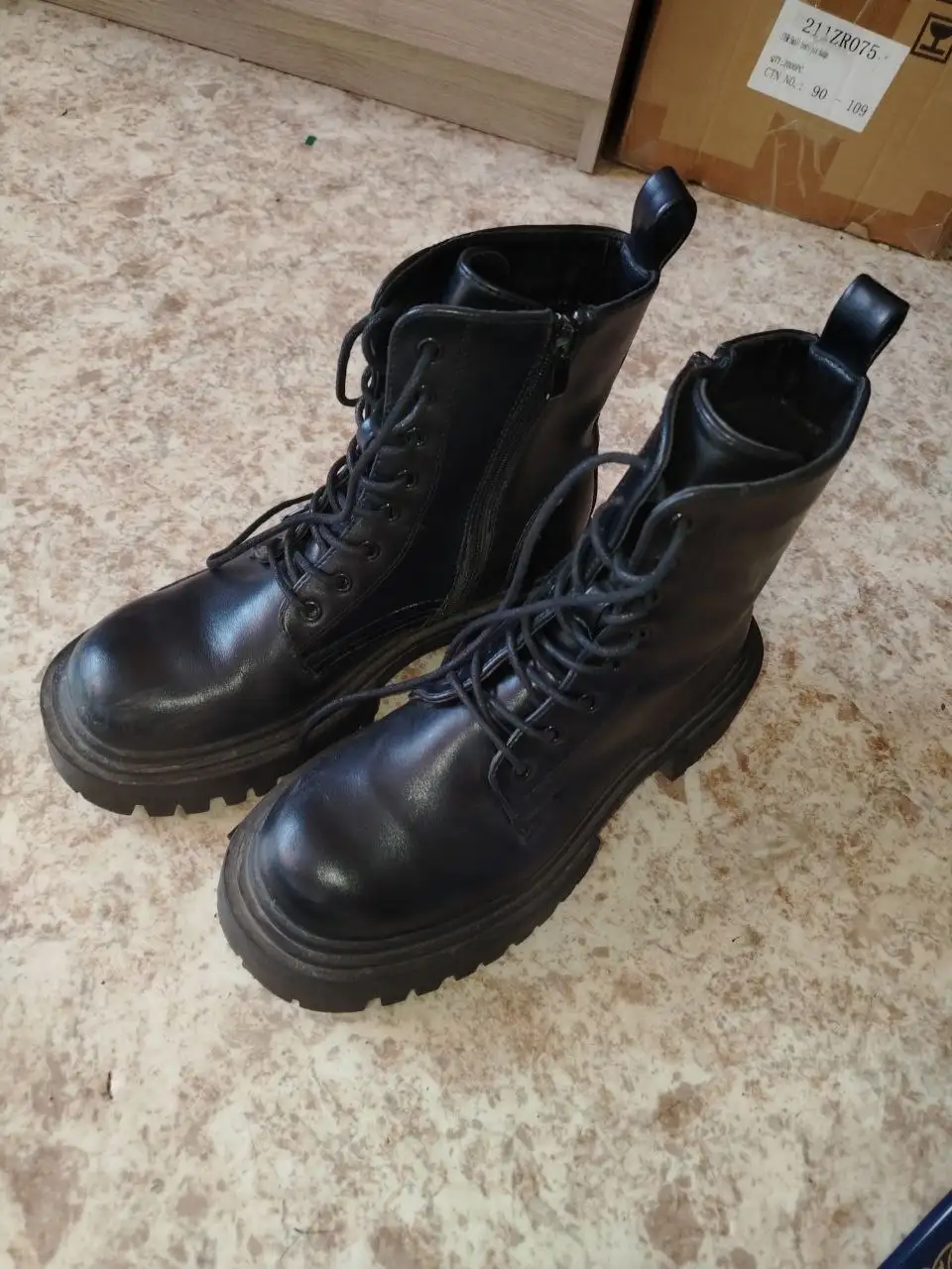 Продажа фляги, кошелька, берцев, значков и кисточки - Барахолка в Санкт-Петербург