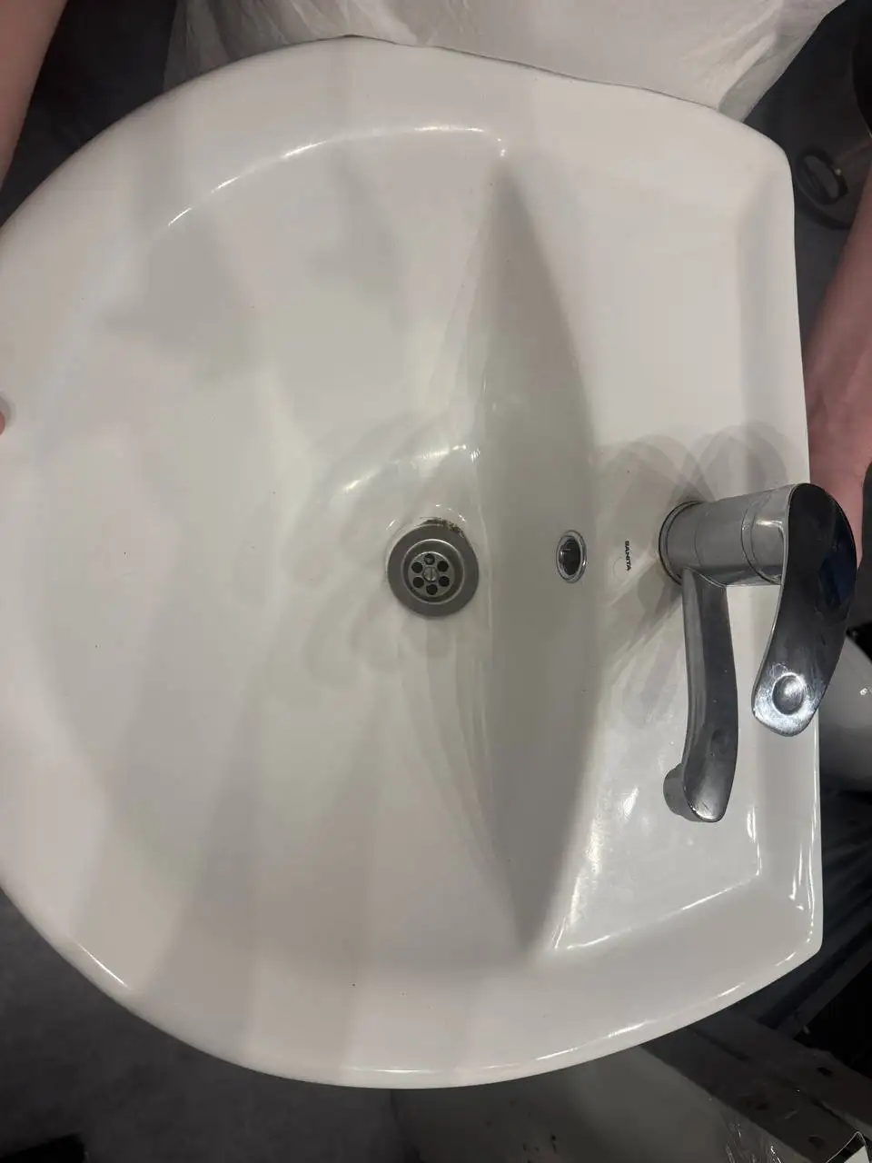 Продажа различных товаров: худи, переноска, лампа, раковины, термокороб, коньки, аккумуляторы холода - Барахолка в Санкт-Петербург