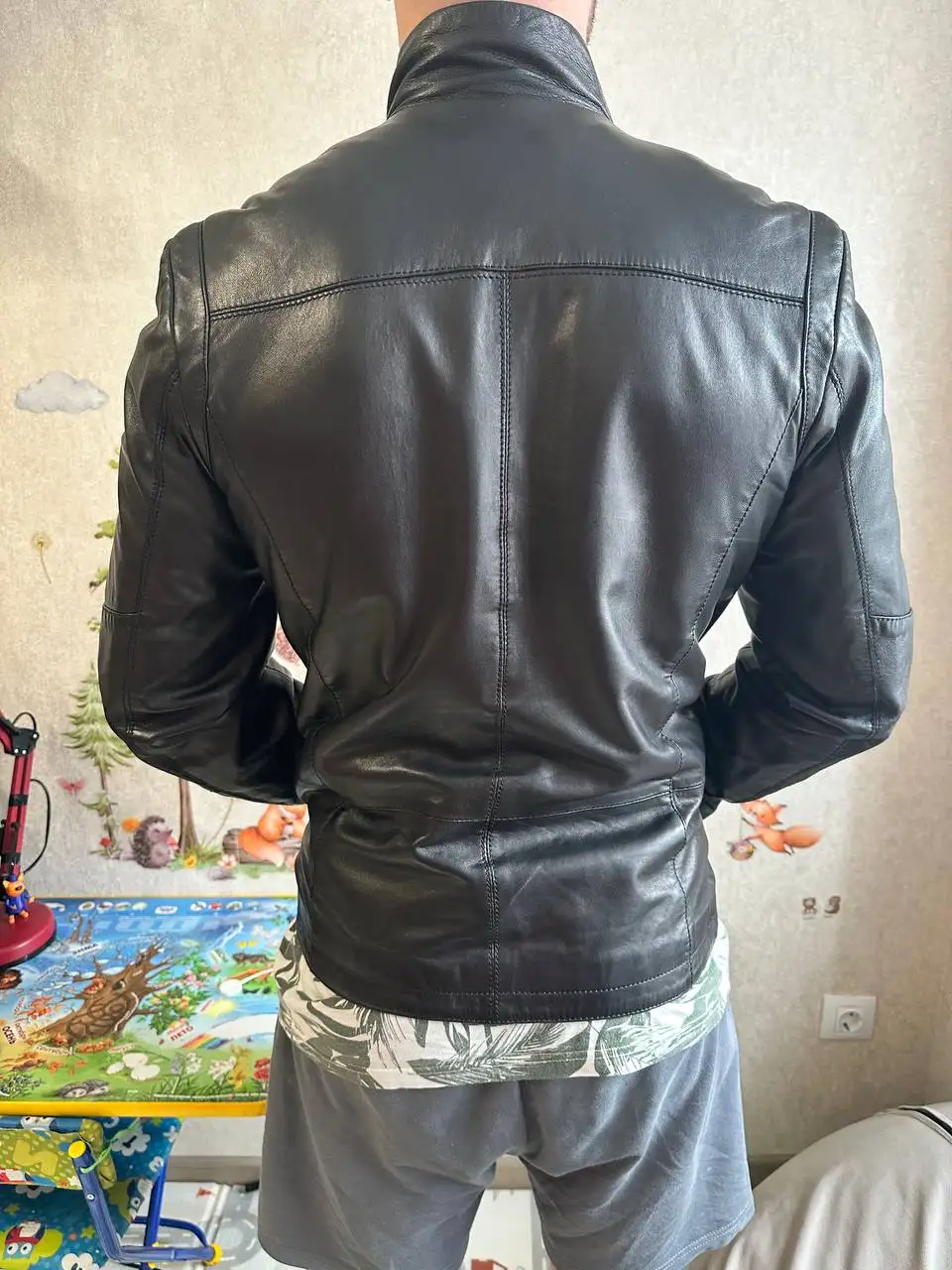 Мужская кожанка в отличном состоянии - Верхняя одежда (Одежда) в Санкт-Петербург