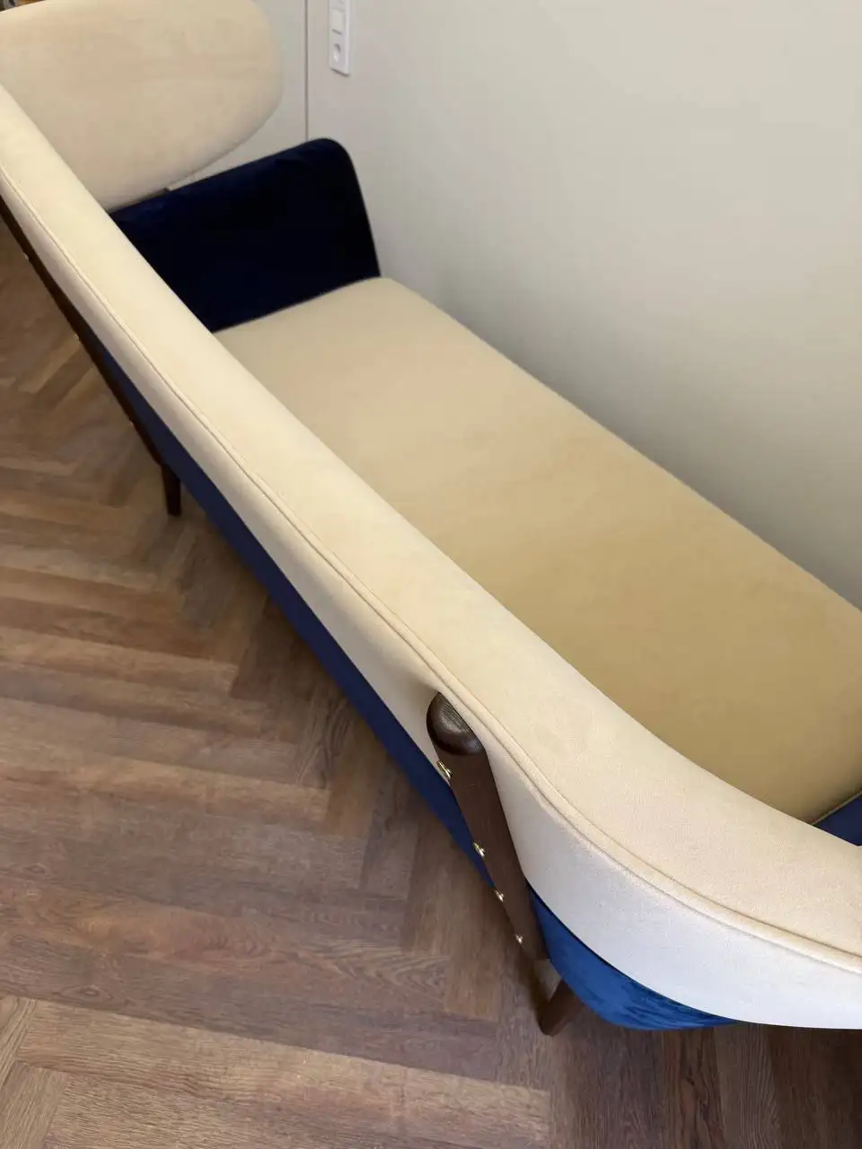 Продажа нового дивана из массива дуба с итальянским велюром - Мебель (Для дома и дачи) в Санкт-Петербург