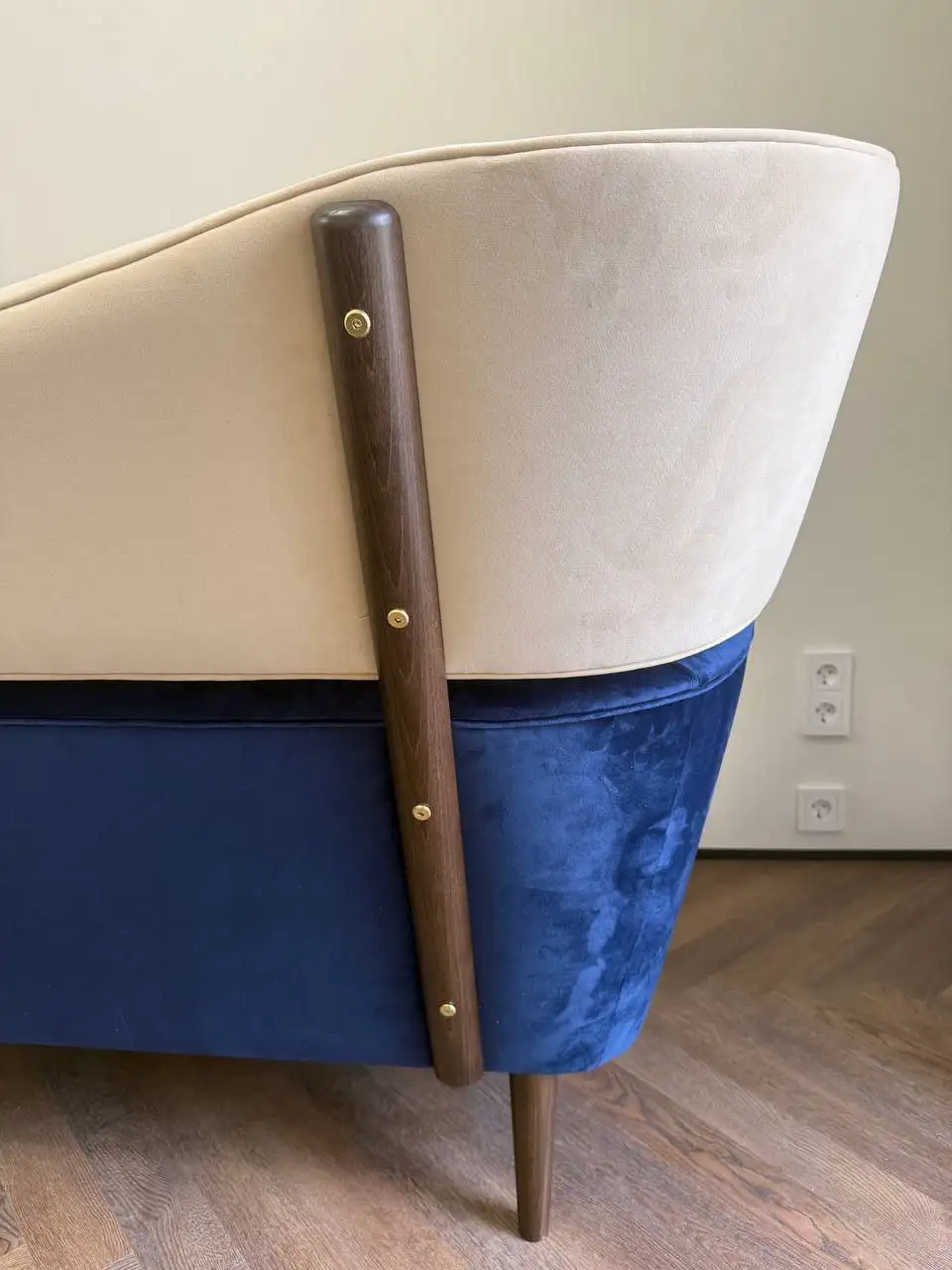 Продажа нового дивана из массива дуба с итальянским велюром - Мебель (Для дома и дачи) в Санкт-Петербург