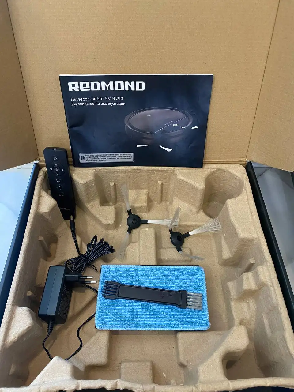 Продам робот-пылесос Redmond RV-R290 - Роботы-пылесосы (Электроника) в Санкт-Петербург