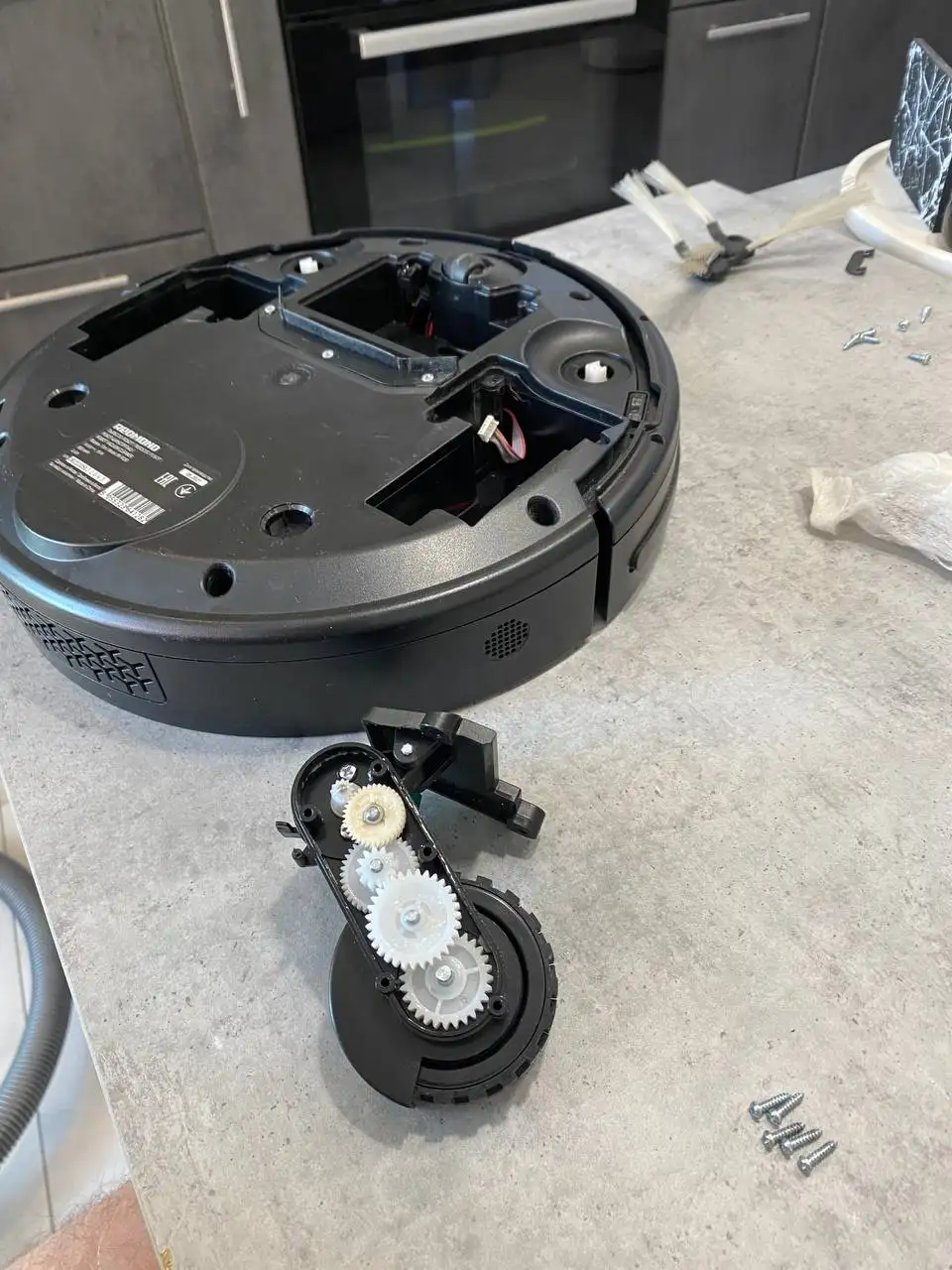 Продам робот-пылесос Redmond RV-R290 - Роботы-пылесосы (Электроника) в Санкт-Петербург