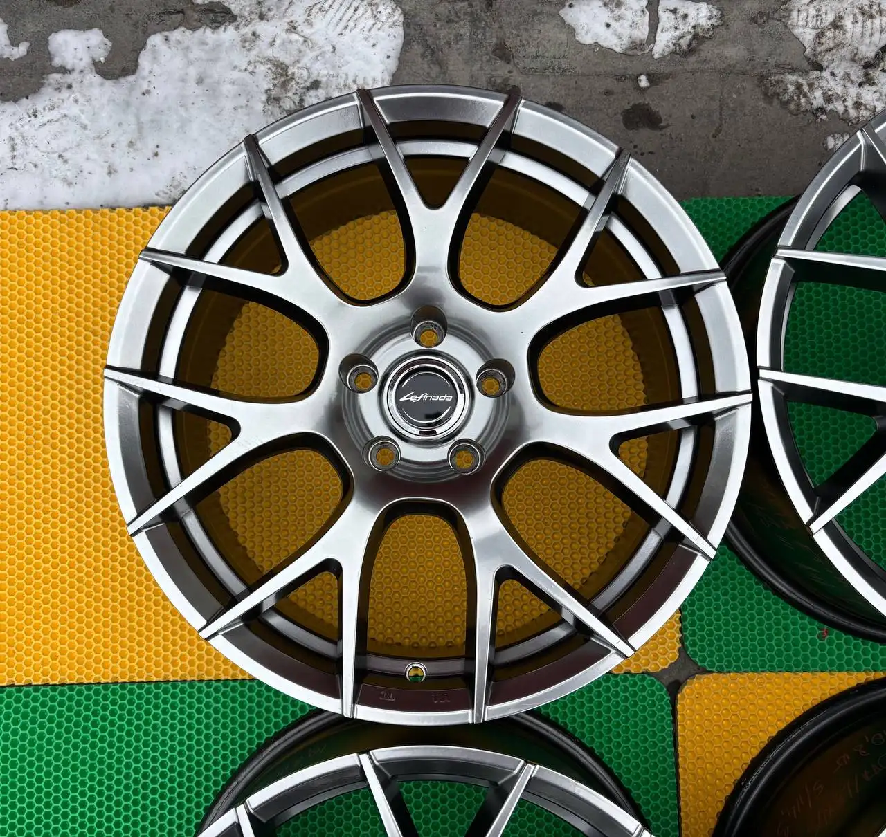 Диски Toyota Lexus Lefinada Motion 3 R18 5/114.3 - Запчасти (Авто) в Новосибирск