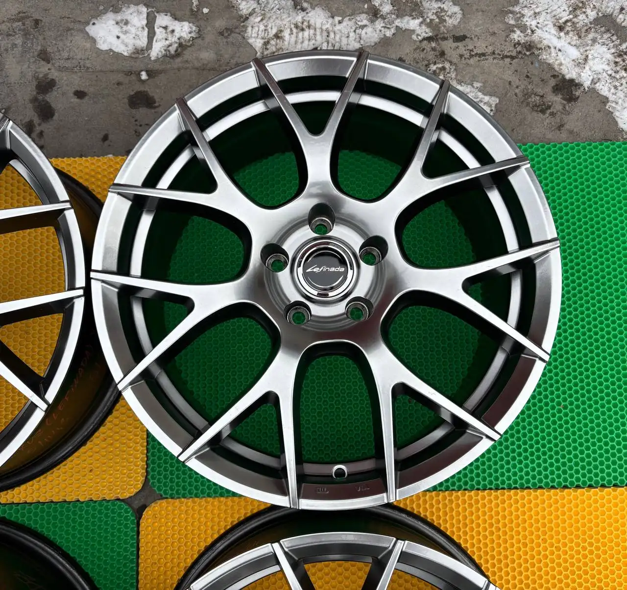 Диски Toyota Lexus Lefinada Motion 3 R18 5/114.3 - Запчасти (Авто) в Новосибирск