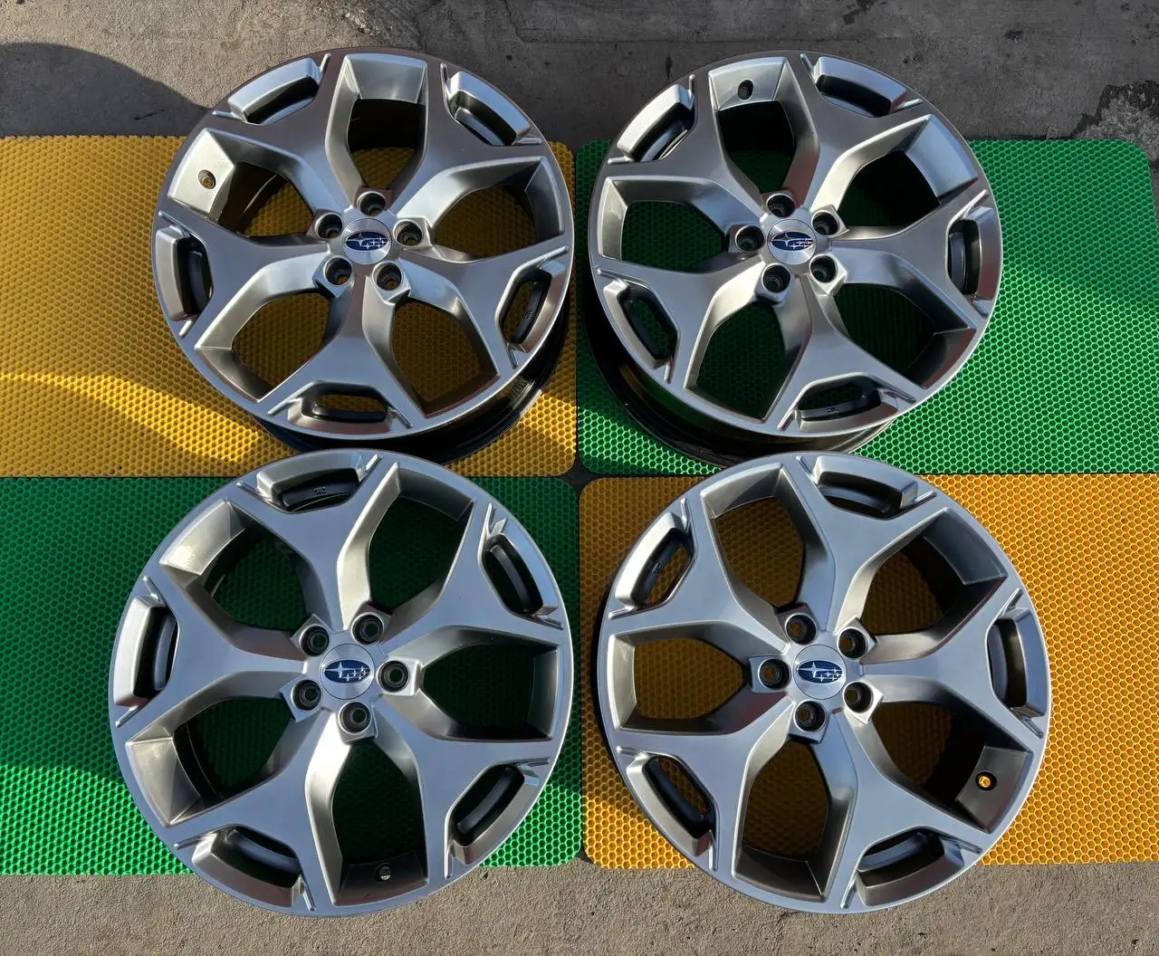 Диски Subaru Enkei R18 5/100 - Диски (Запчасти) в Новосибирск