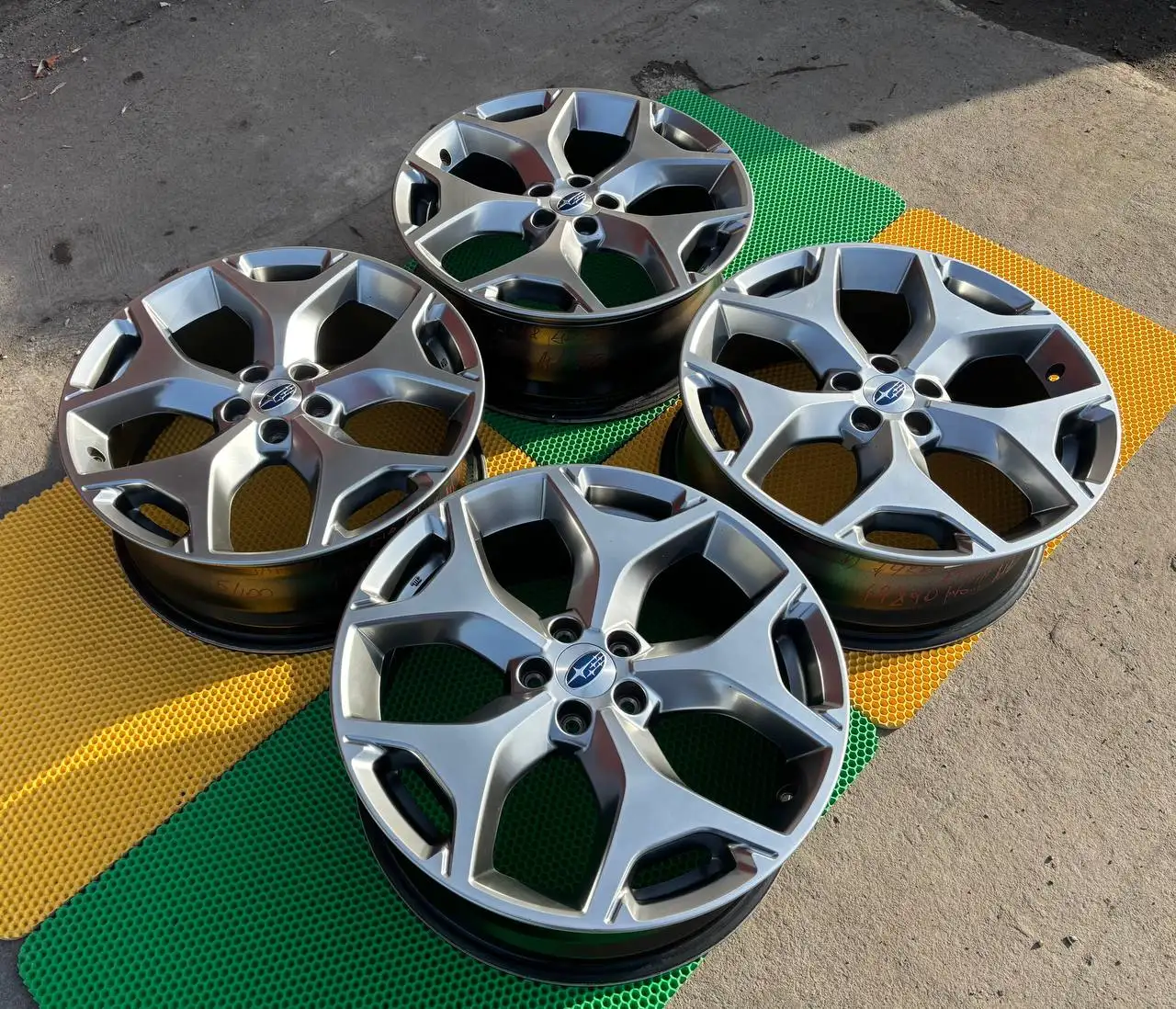 Диски Subaru Enkei R18 5/100 - Диски (Запчасти) в Новосибирск