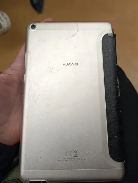 Планшет HUAWEI MediaPad T3 с чехлом и SD-картой - Мобильные телефоны в Санкт-Петербург