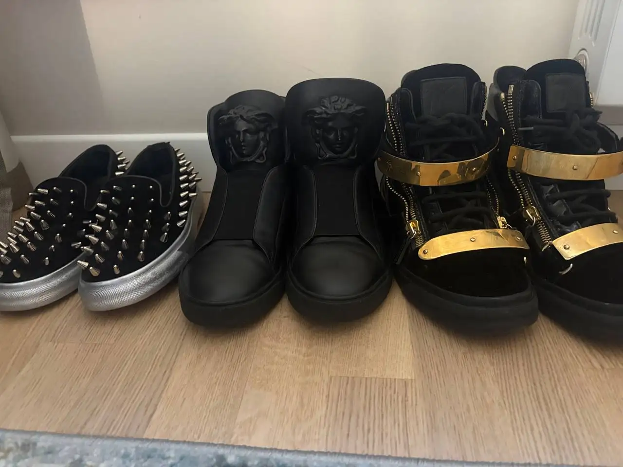 Продам золотые туфли Gucci и кроссовки Versace - Обувь (Одежда) в Санкт-Петербург