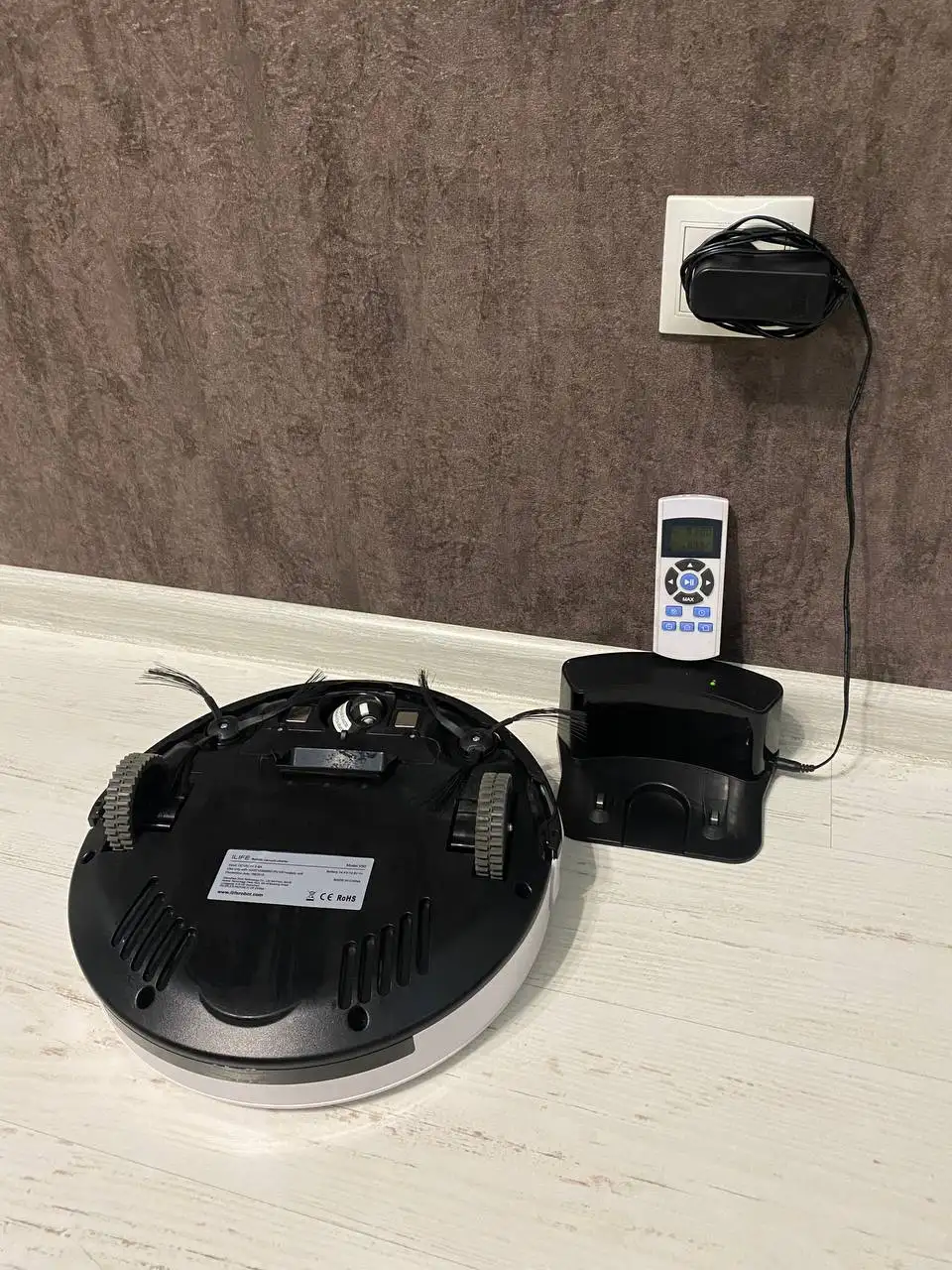 Продам робот-пылесос iLife v50 - Роботы-пылесосы (Электроника) в Санкт-Петербург