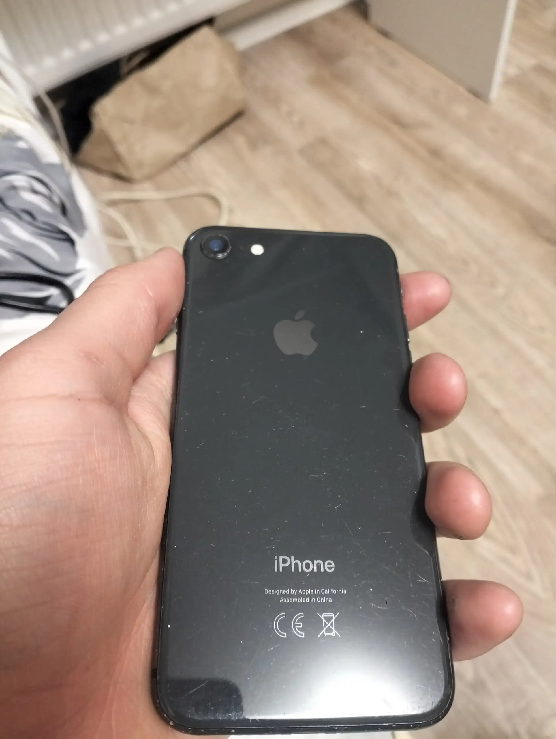 Сломанный телефон (iPhone?) после падения - Электроника в Санкт-Петербург