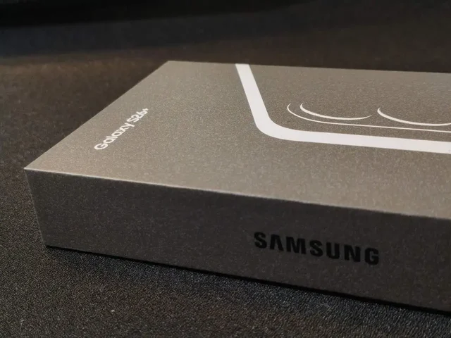 Новый Samsung Galaxy S26+ - Часы в Санкт-Петербург