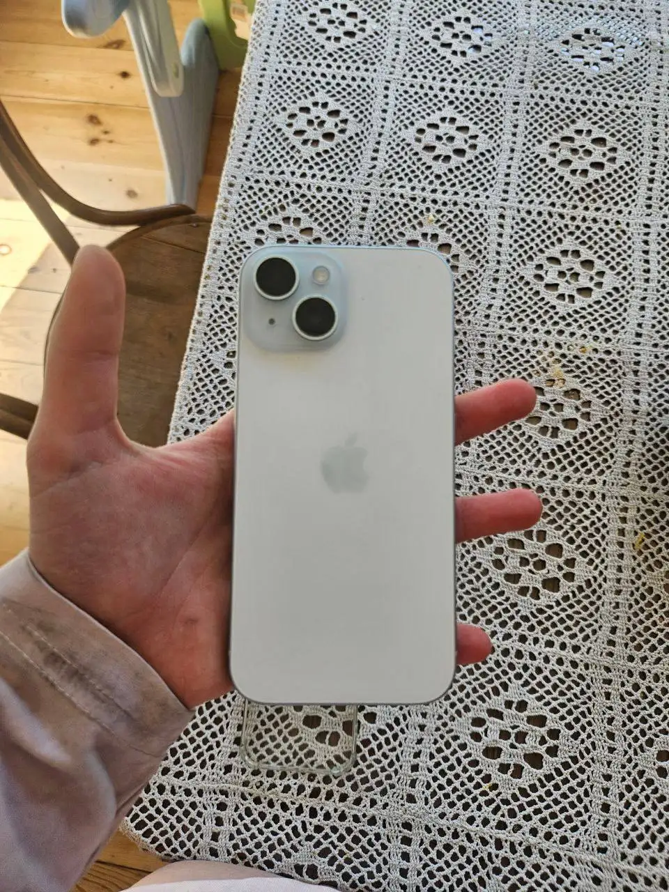Продаю айфон 15 в царапинами на дисплее, срочно - Смартфоны (Электроника) в Санкт-Петербург