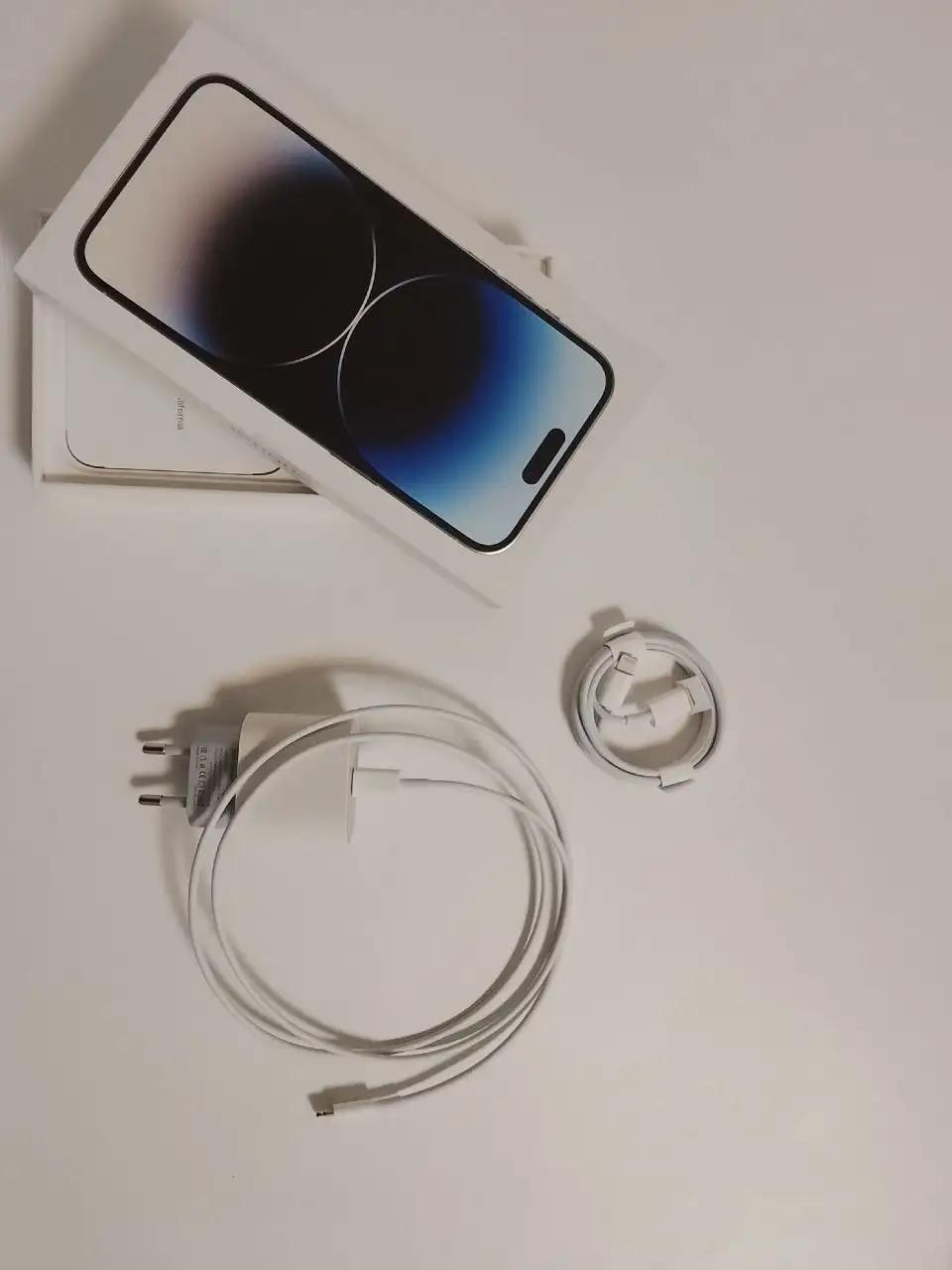 Оригинальный блок Apple 20W с двумя проводами - Зарядные устройства и кабели (Электроника) в Санкт-Петербург