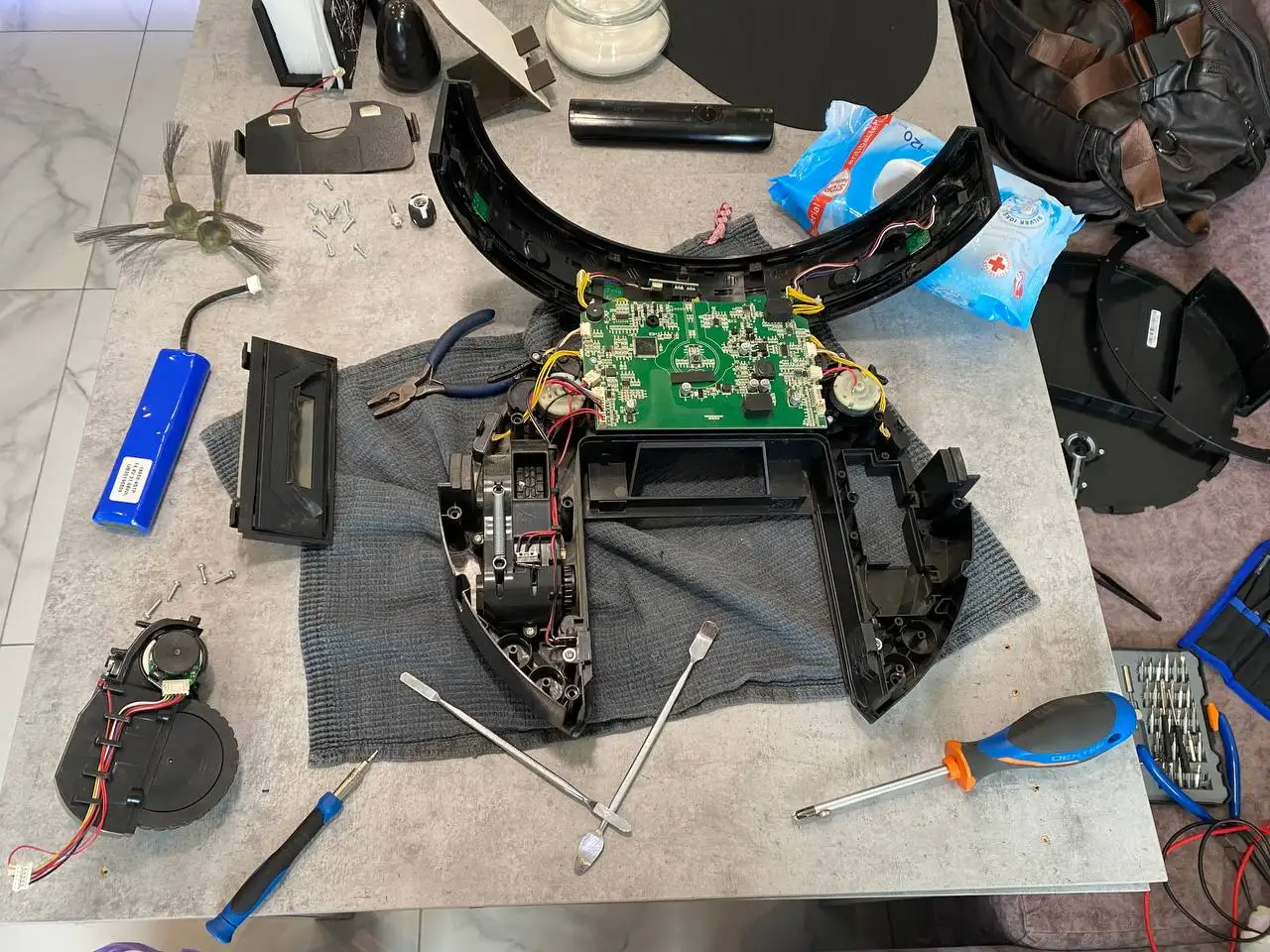 Робот-пылесос Vitek VT-1802 - Роботы-пылесосы (Электроника) в Санкт-Петербург
