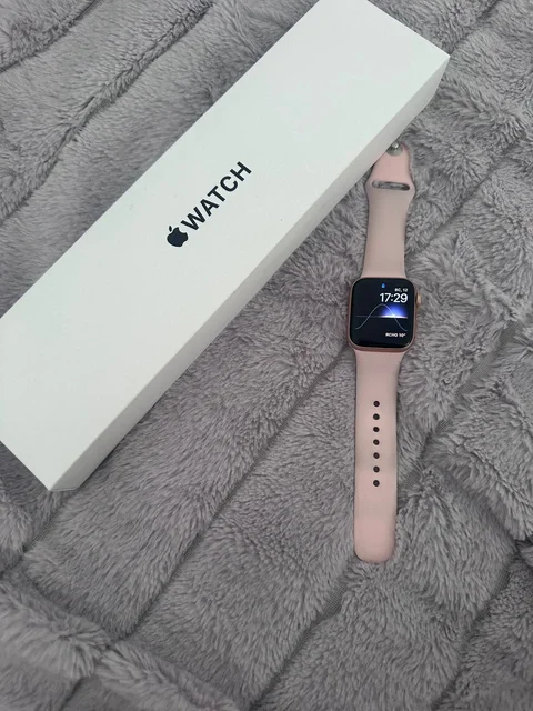 Apple Watch SE 2022 40 mm - Фотоаппараты в Санкт-Петербург