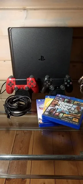 Продам PlayStation 4 Slim - Фотоаппараты в Санкт-Петербург