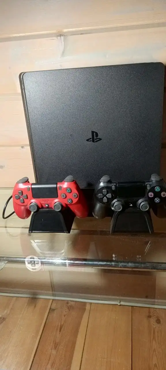 Продам PlayStation 4 Slim - Игровые приставки (Электроника) в Санкт-Петербург