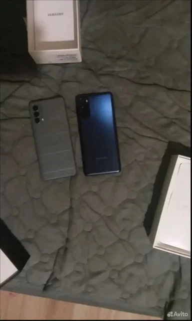 Продажа двух телефонов Realme GT и Samsung S20 FE - Мобильные телефоны в Санкт-Петербург