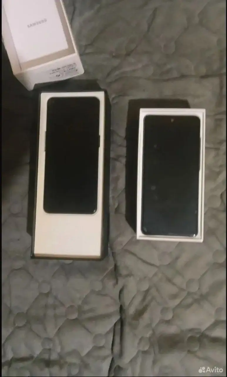 Продажа двух телефонов Realme GT и Samsung S20 FE - Мобильные телефоны (Электроника) в Санкт-Петербург