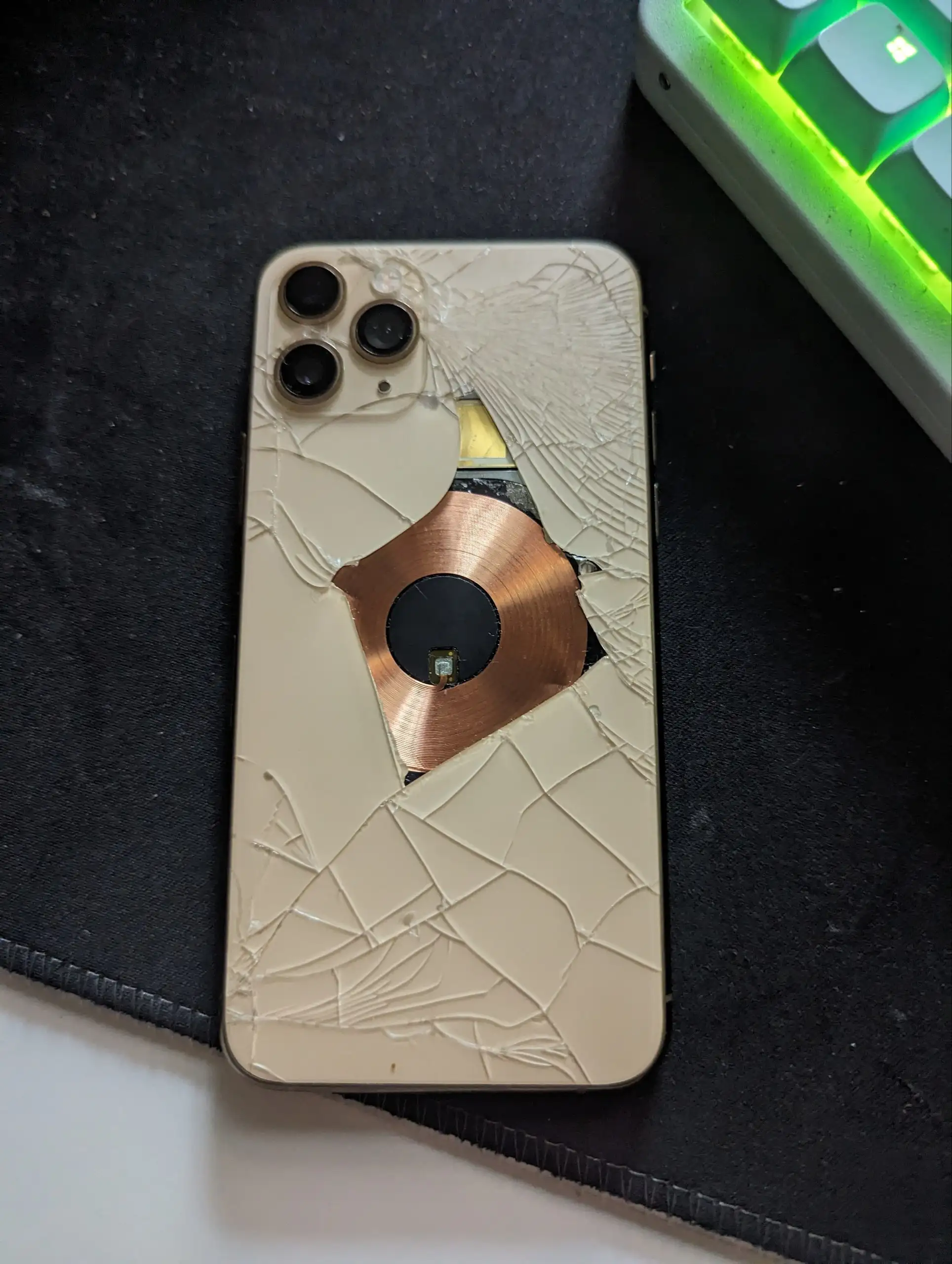 iPhone 11 Pro с дефектами - смартфоны (Электроника) в Санкт-Петербург