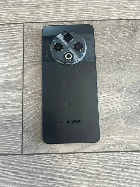 iPhone 30 128GB 2SIM с небольшой вмятиной - частное объявление в Санкт-Петербург