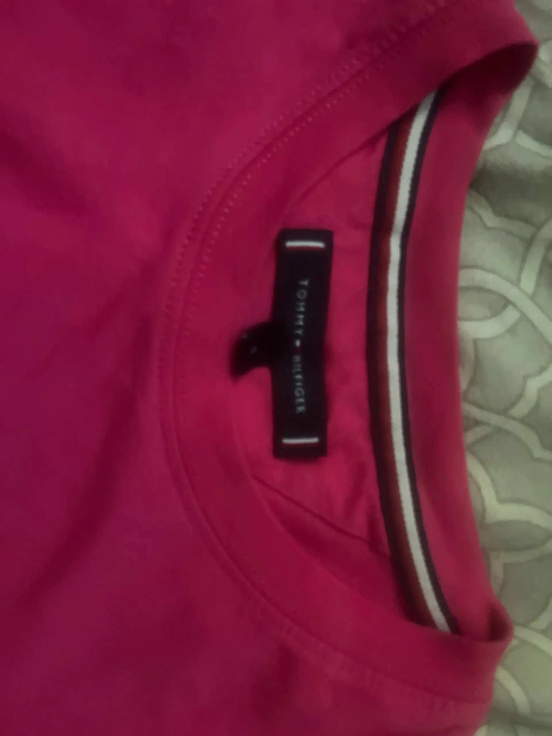Продам футболку Tommy Hilfiger - Футболки (Одежда) в Санкт-Петербург