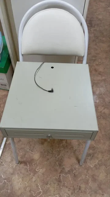 Кассовый ящик б/у - Стеллажи в Санкт-Петербург