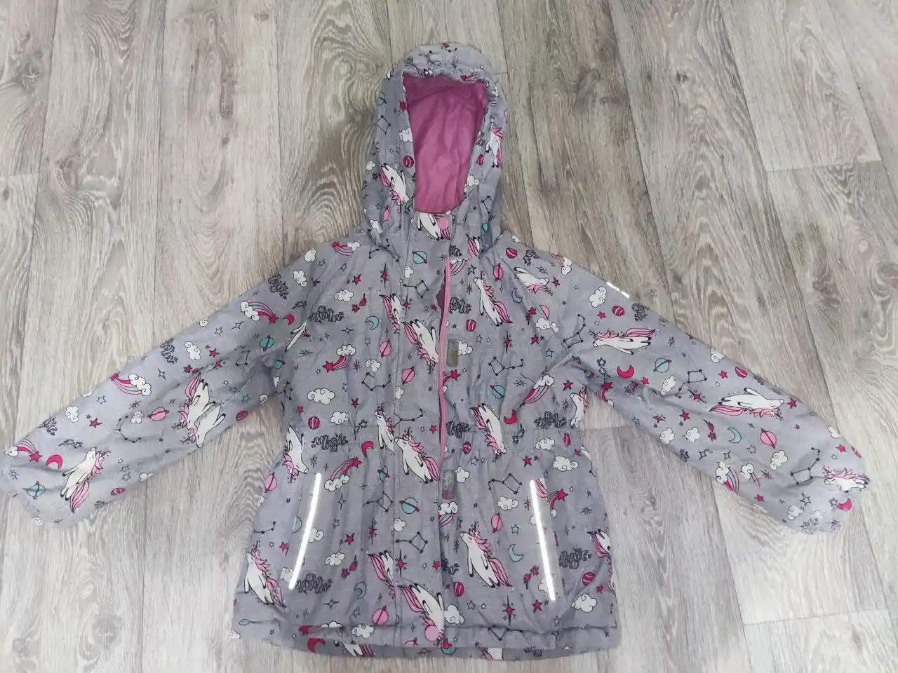 Продам куртки для девочки