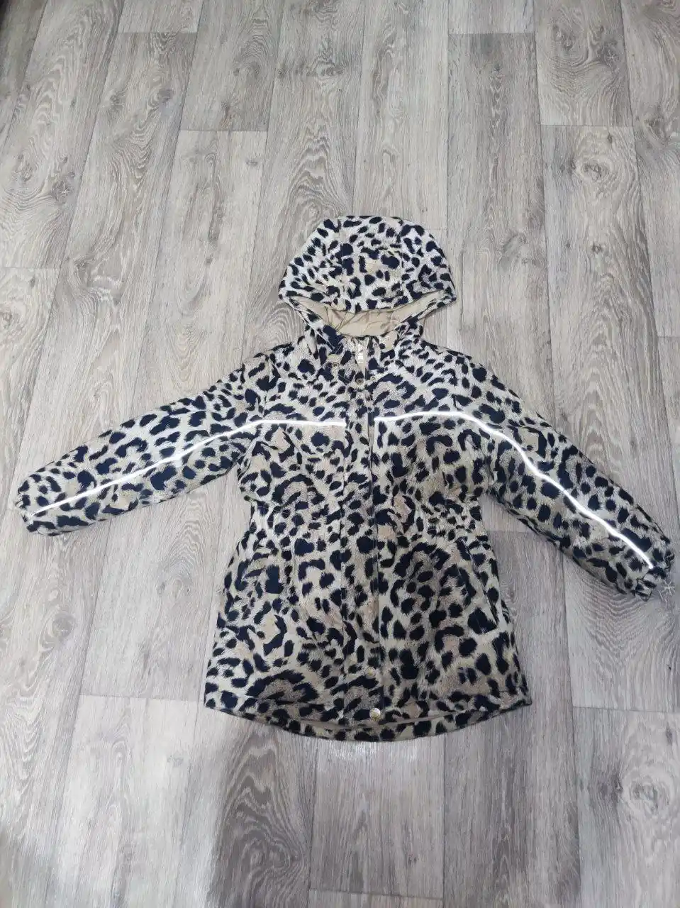 Продам куртки для девочки